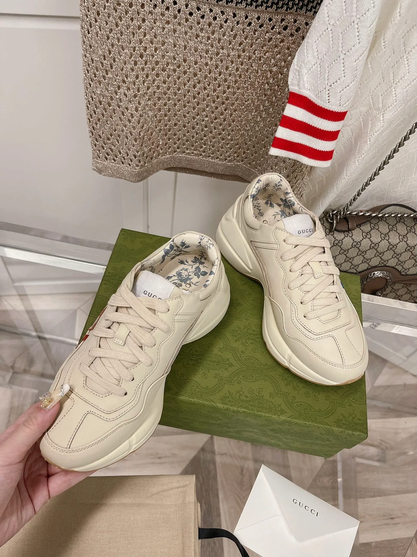 👟👟Ex-factory price 480👟👟 Women's clothing, upgraded version 👟👟Ex-factory price 40👟👟Ex-factory price 4👟👟Ex-factory price 4Gucci Gucci's top version couples' dad shoes series is new! 🖤 ⚠GG couples' dad shoes have been popular in recent years; new colors are constantly updated; Gucci 👟👟Ex-factory price 40👟👟Ex-factory price 4👟👟Ex-factory price 4 has been updated with new colors. Our home and counters have new products at the same time. This classic dad shoe is a star and internet celebrity Anchors and others are sure to plant grass and call ❤ Classic fashion style, distressed leather surface, 5D drawing printing; mixed surface splicing colors, etc... Original customization (off-white eco-friendly cowhide, first layer of cowhide inside), original outsole... Shiny colorful drawings embellish the sides of the shoe body, old color rubbing, package production technology, 1:1 creation / only to make the best shoes. Size: Women’s 35-45